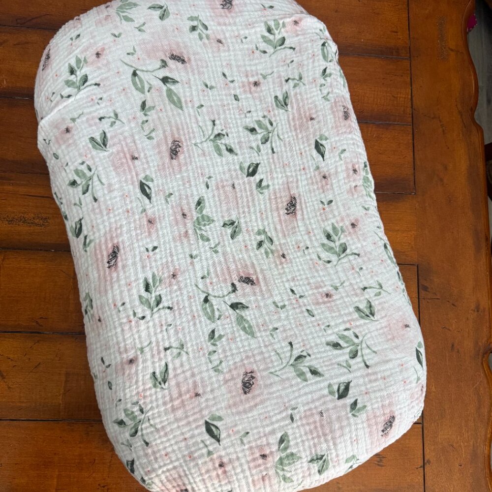 Snuggle Me Organic Infant Lounger (Gumdrop) With Covers and SleepSack - Picture 4 of 11